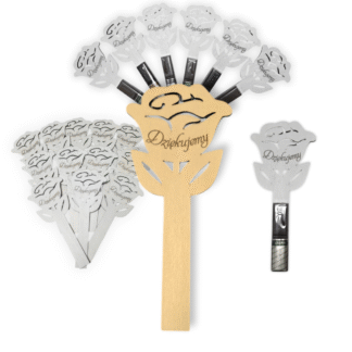 Drewniana róża na merci